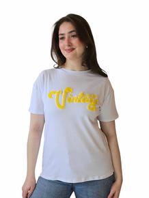 T-SHIRT I 100% BOMULL MED VINTAGE I FRONT. GUL