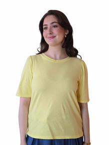 T-SHIRT I 100% BOMULL MED RUND HALS OG LITT PUFF PÅ ERMENE. GUL