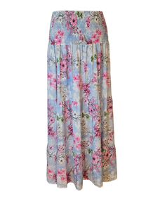 VISCOSE SKJØRT I NYTT DELIKAT BLOMSTERPRINT MED BRED STRIKK OG SUPER PASSFORM. KAN OGSÅ BRUKES SOM KJOLE. BLÅ