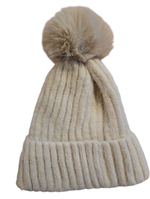 RIBBESTRIKKET FÔRET LUE MED DUSK OG BRETTEKANT. BEIGE