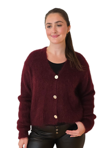 LEKKER KORT JAKKE I 80% KID MOHAIR MED FINE PERLEMORSKNAPPER. VIN