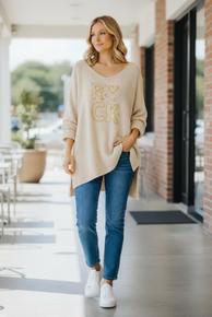 KUL OVERSIZE GENSER MED VHALS OG KULT PRINT I FRONT. BEIGE